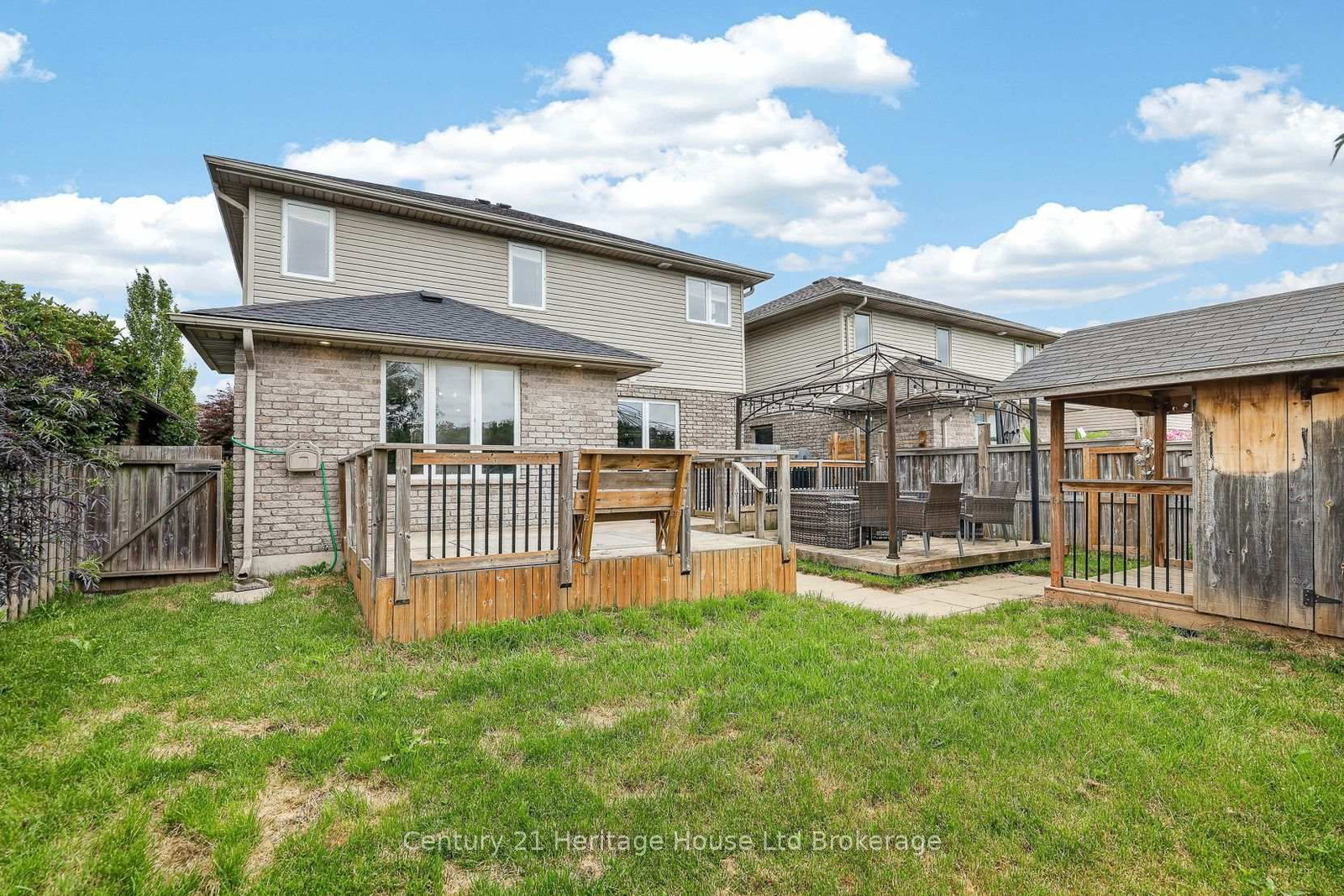 644 Hummingbird Crescent • Woodstock, ON photo 5