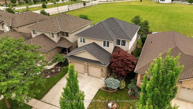 644 Hummingbird Crescent • Woodstock, ON photo 6