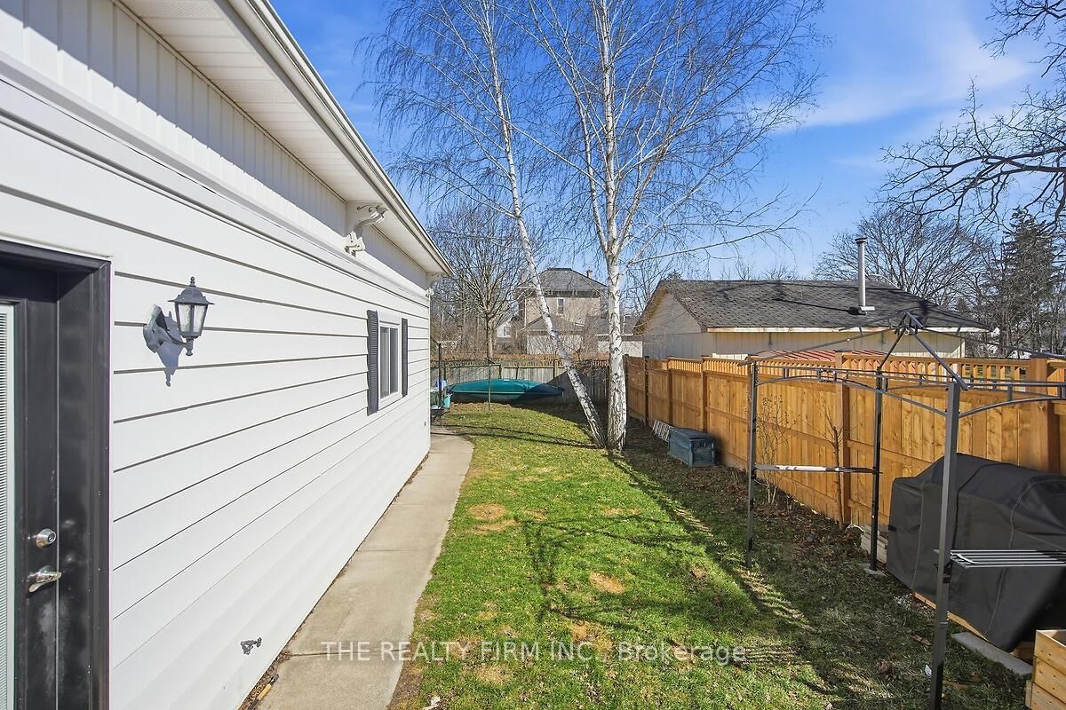 422 Greenfield Street • Petrolia, ON photo 38