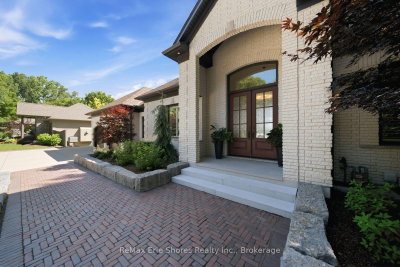 12 Bridle Path — more photos