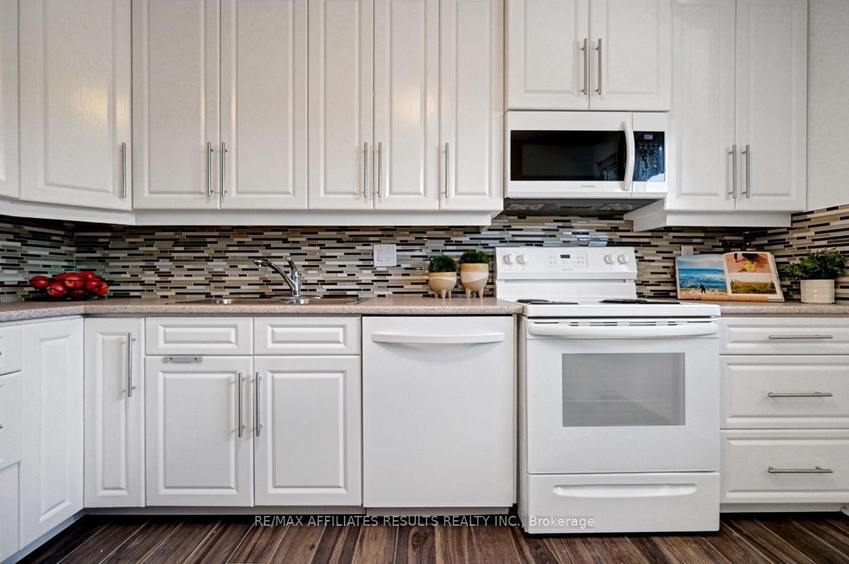 73 McClintock Way • #94 • Kanata, ON photo 16