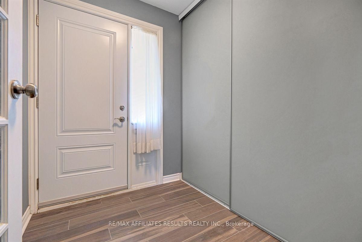 73 McClintock Way • #94 • Kanata, ON photo 3