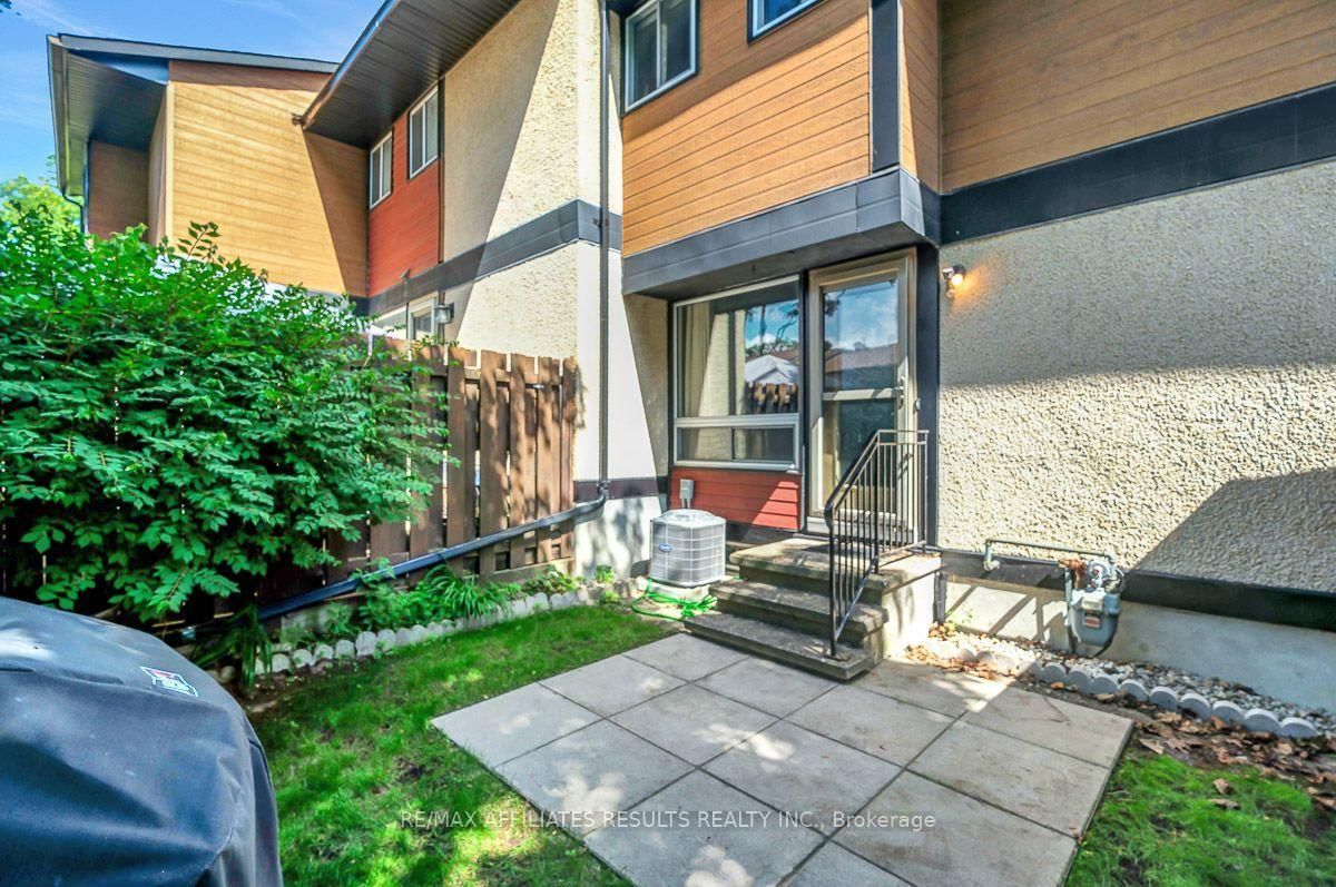 73 McClintock Way • #94 • Kanata, ON photo 33