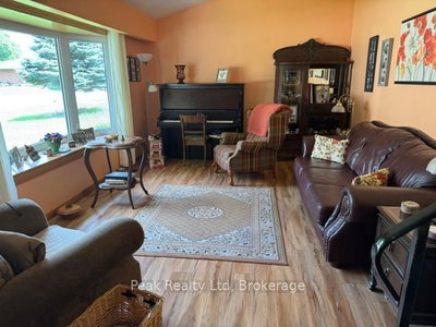 31 Lawrence Avenue W — photo 2