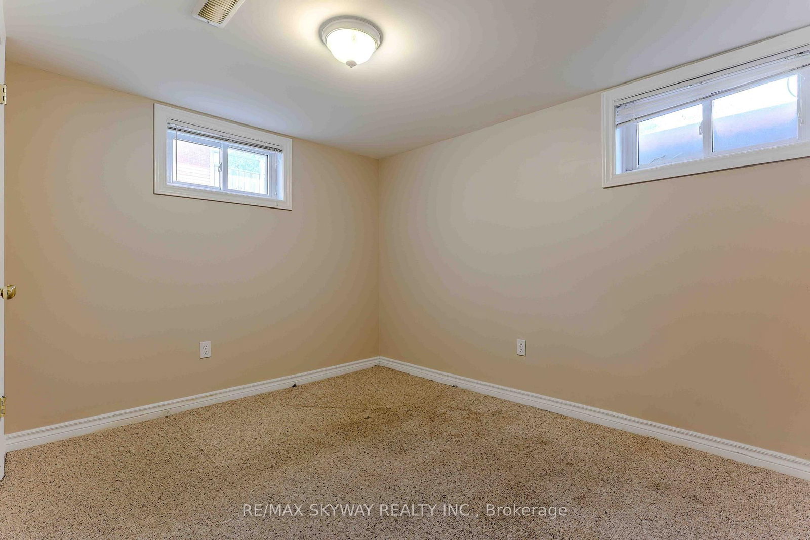 724 BRANT Street • London East, ON photo 36