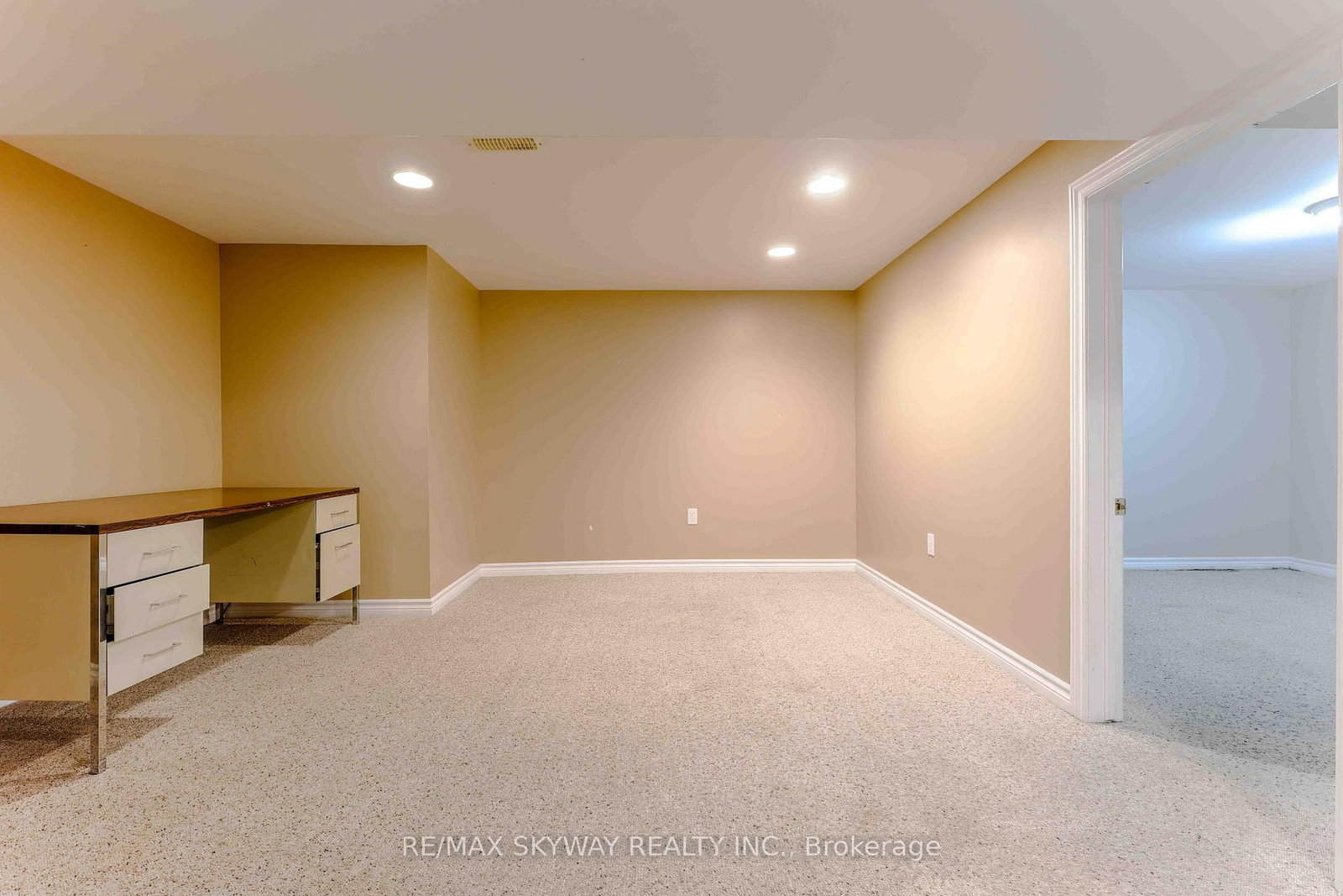 724 BRANT Street • London East, ON photo 39