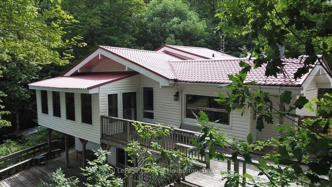 3040 Haliburton Lake Road • Dysart et al, ON photo 1