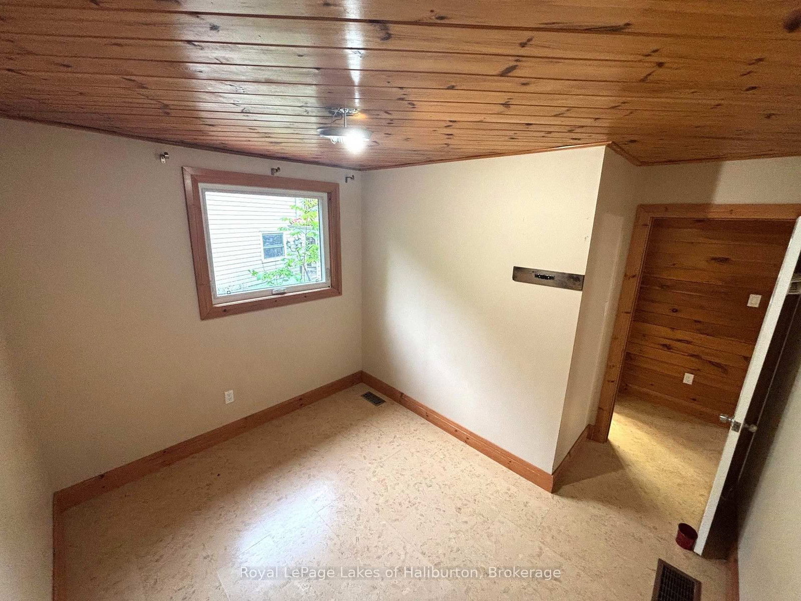 3040 Haliburton Lake Road • Dysart et al, ON photo 11