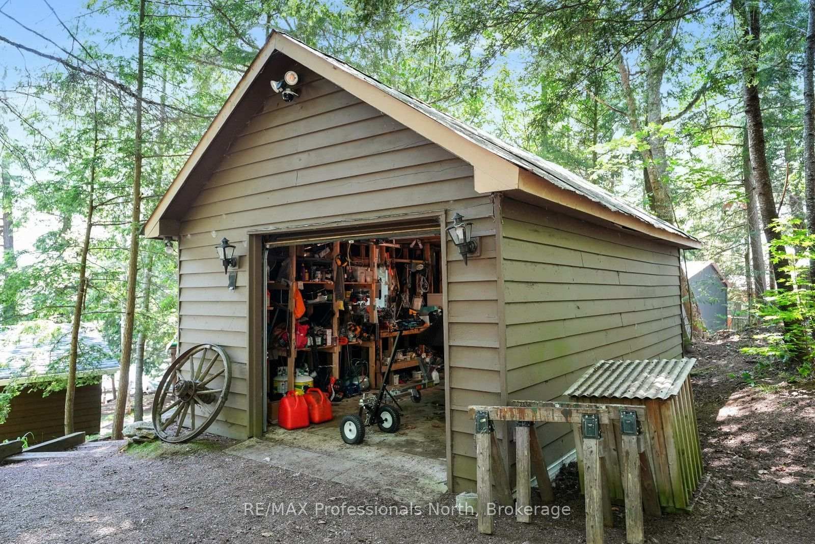 1042 Platinum Bay Road • Dysart et al, ON photo 31