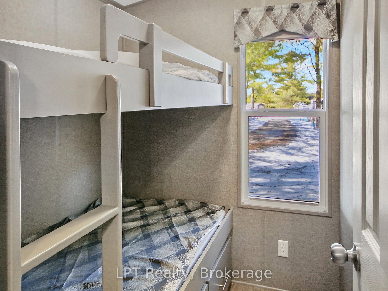 13 Southline Avenue • #P27 • Huron-Kinloss, ON photo 12