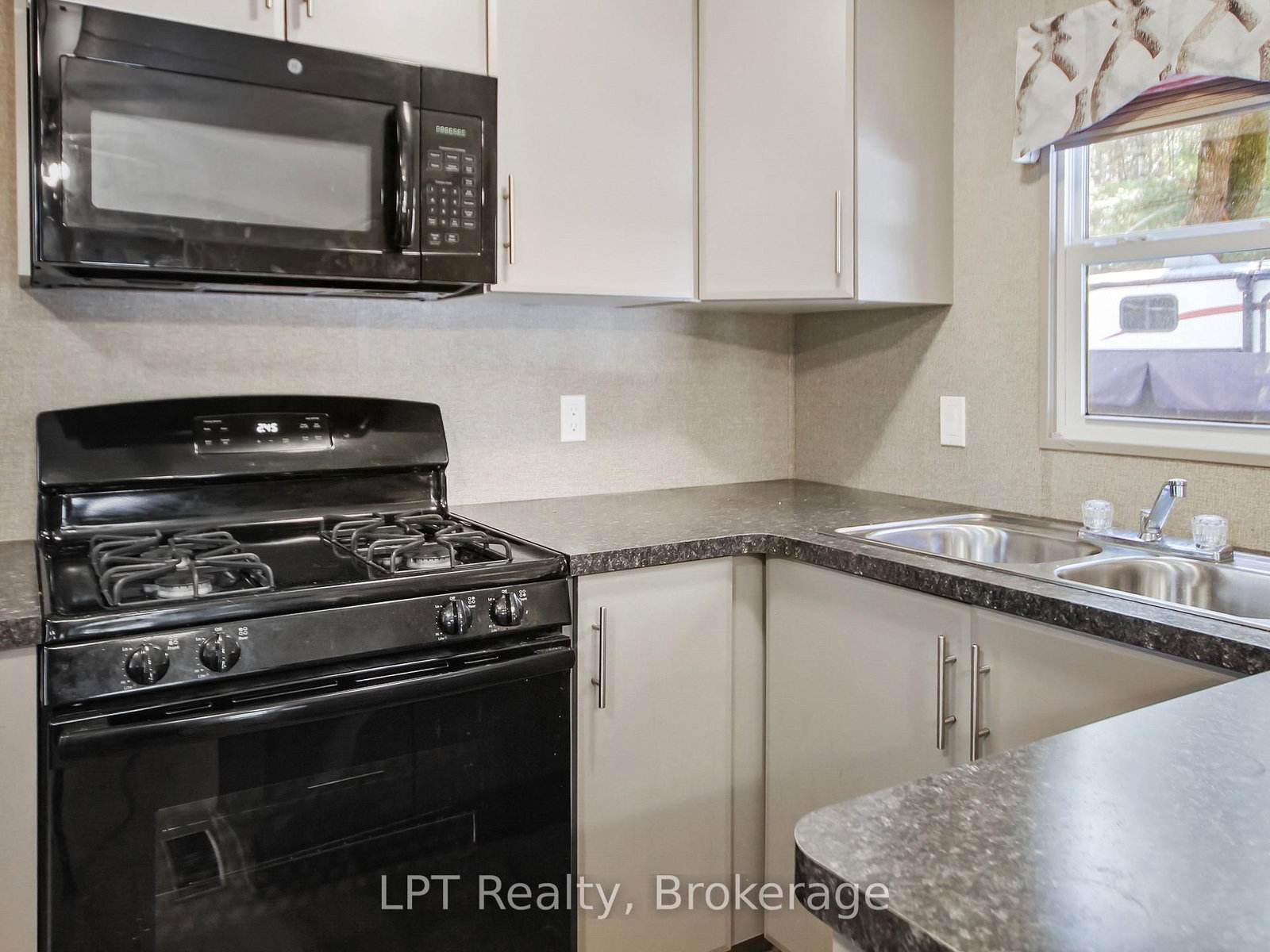 13 Southline Avenue • #P27 • Huron-Kinloss, ON photo 6