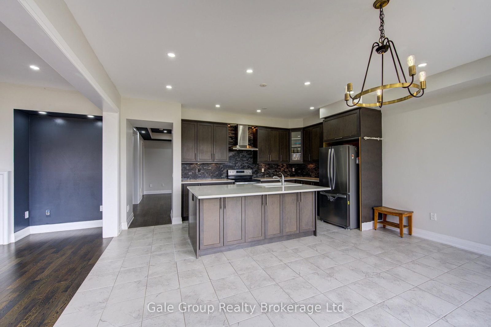 125 Prince Charles Crescent • Woodstock, ON photo 12