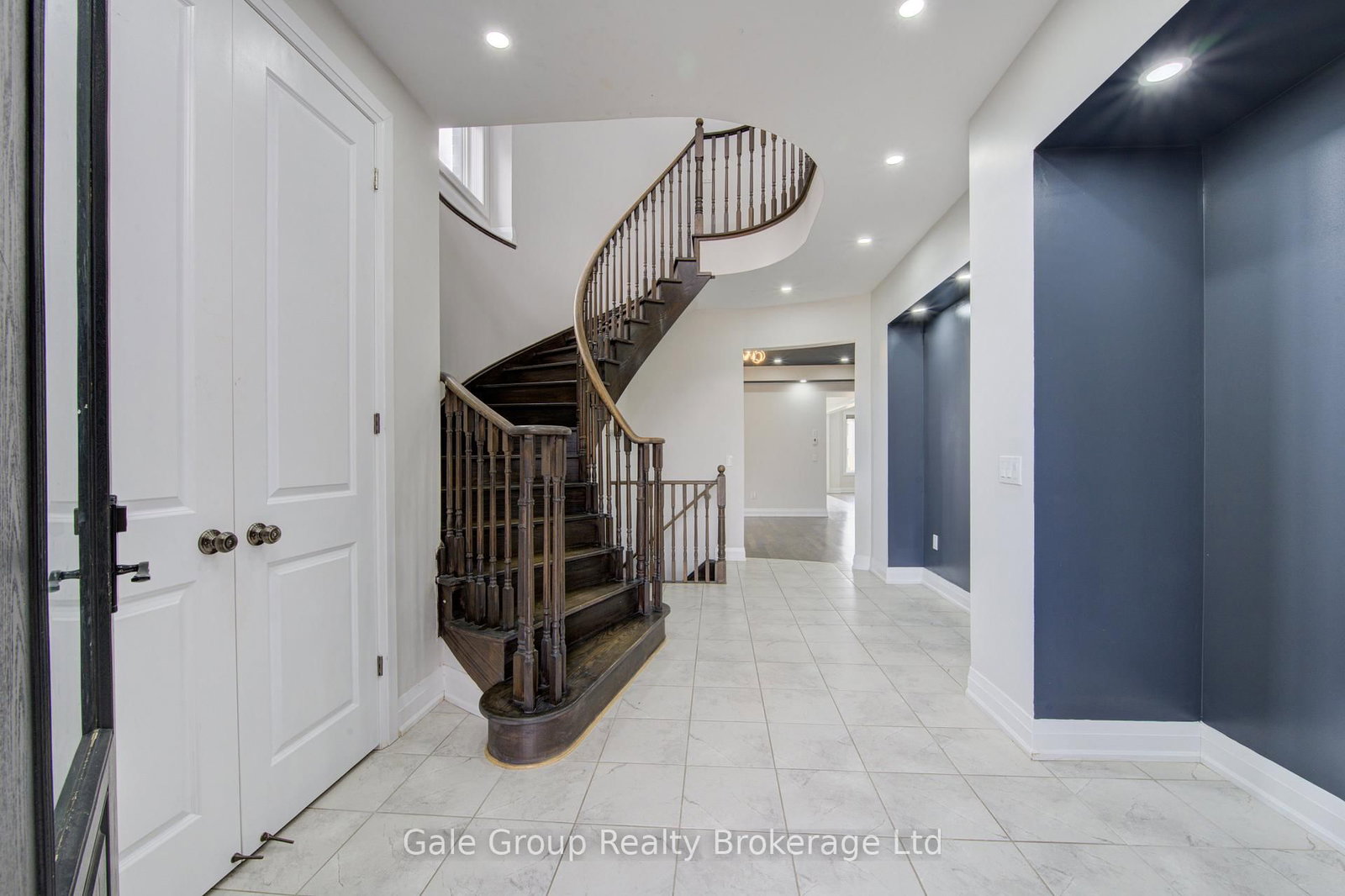 125 Prince Charles Crescent • Woodstock, ON photo 3
