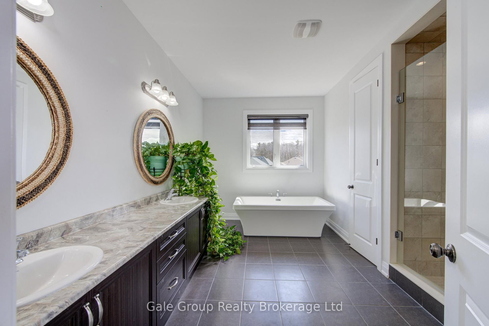 125 Prince Charles Crescent • Woodstock, ON photo 32