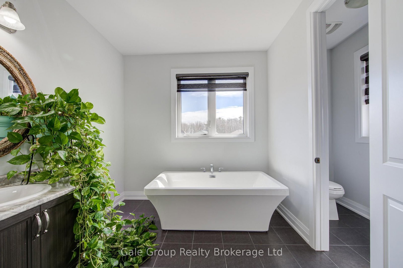 125 Prince Charles Crescent • Woodstock, ON photo 33