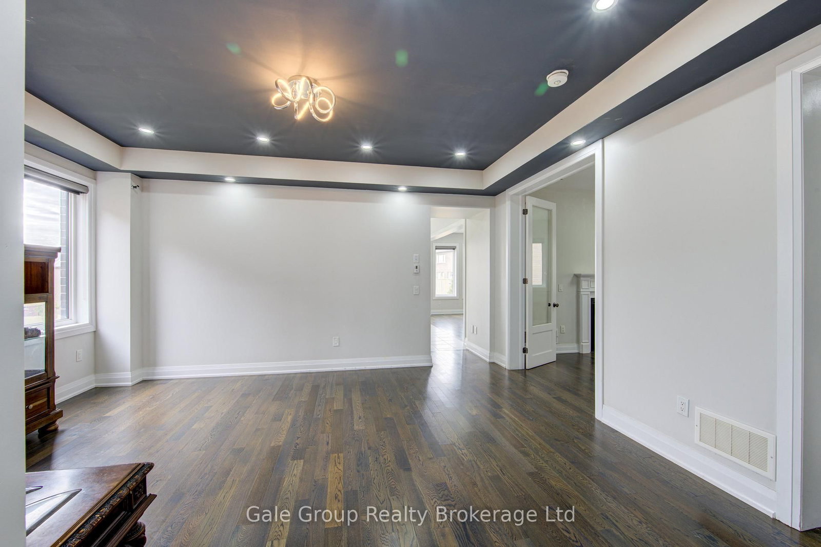 125 Prince Charles Crescent • Woodstock, ON photo 6
