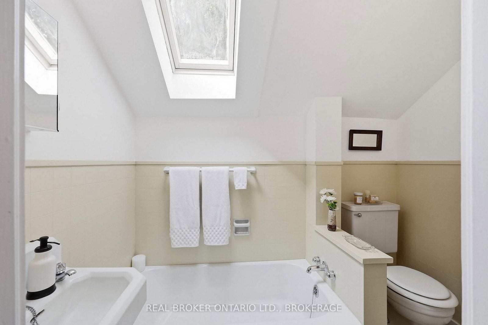595 E King Street • Gananoque, ON photo 20