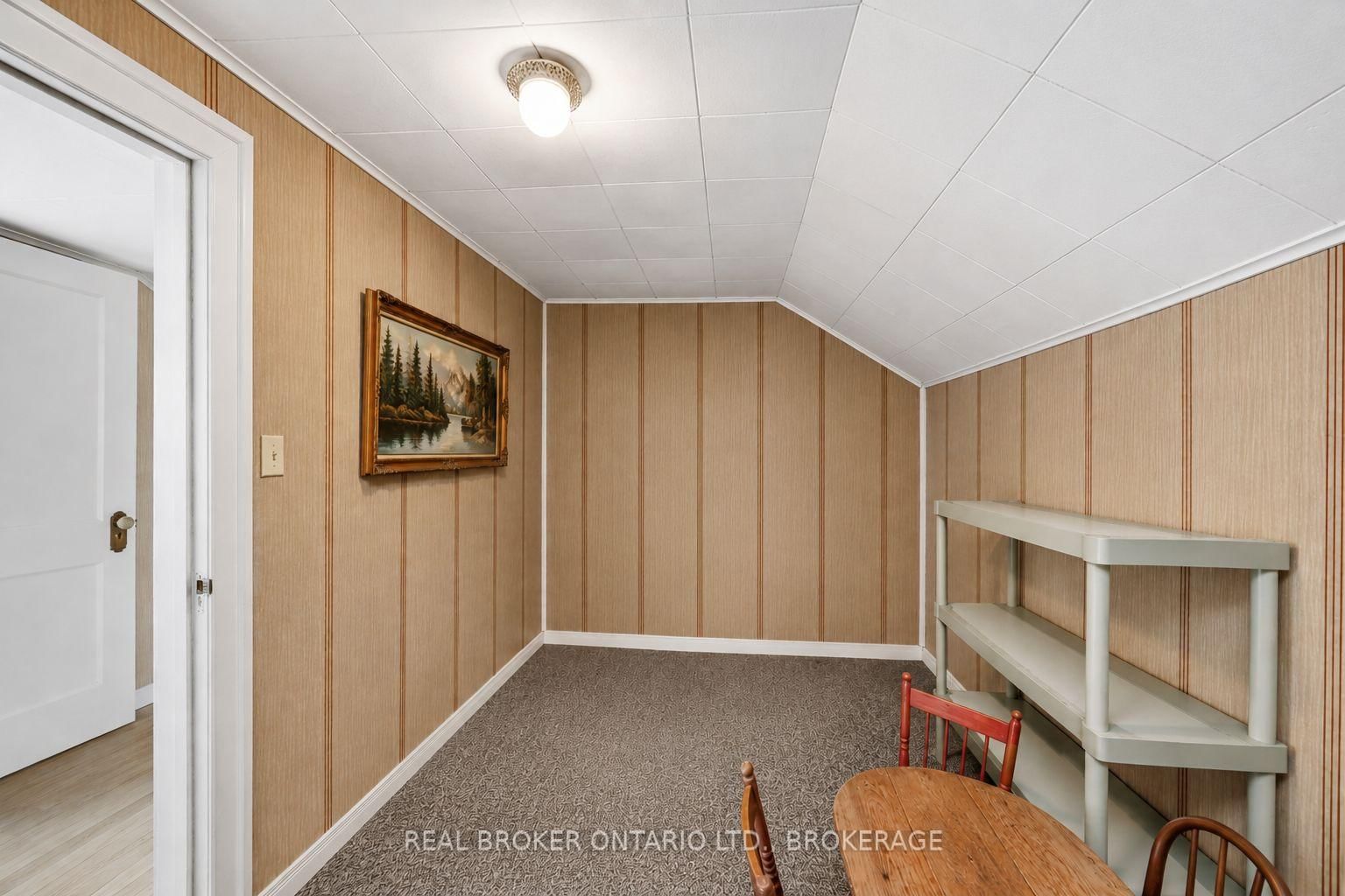 595 E King Street • Gananoque, ON photo 23