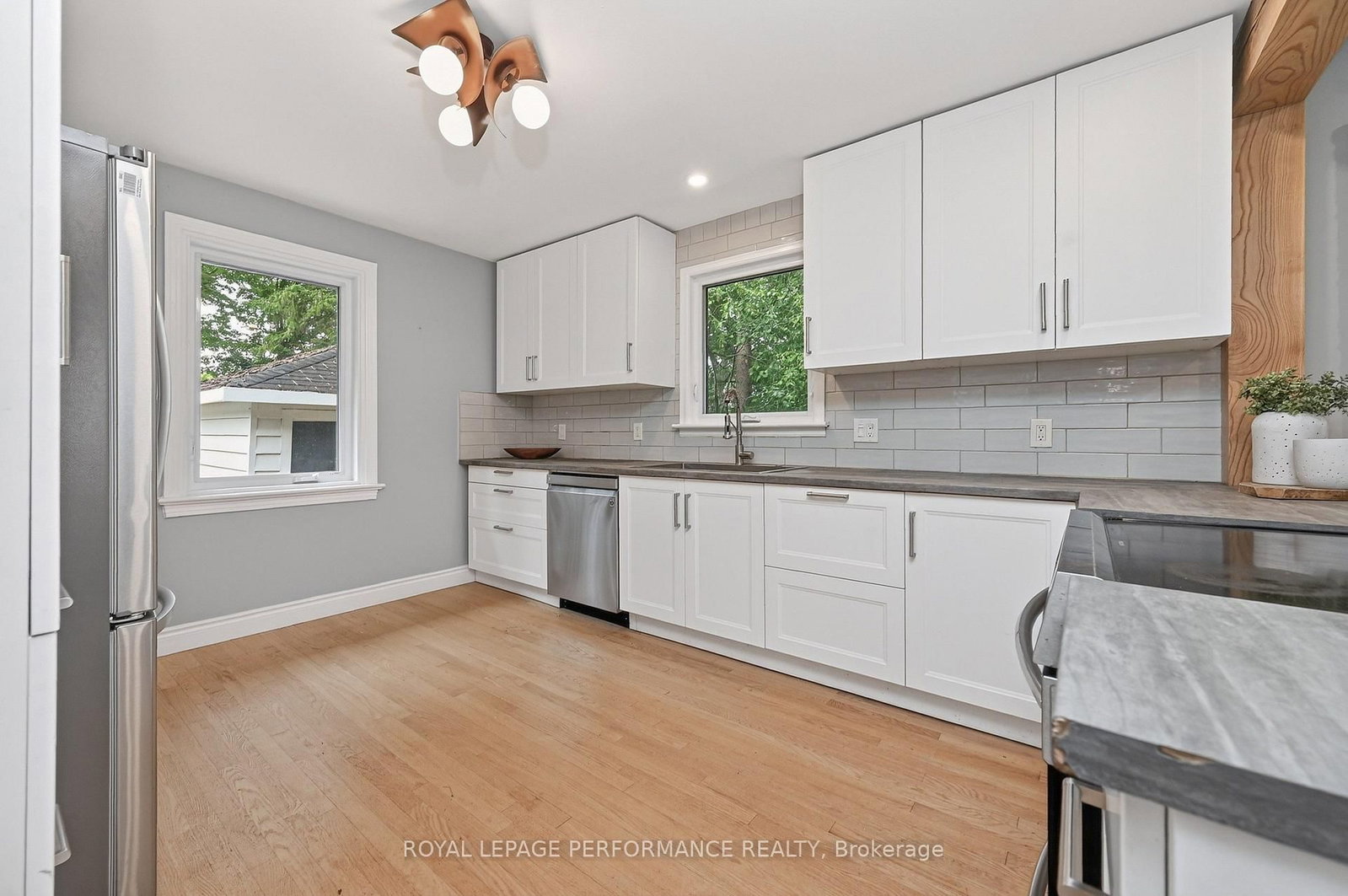 140 Begonia Avenue • Ottawa, ON photo 10