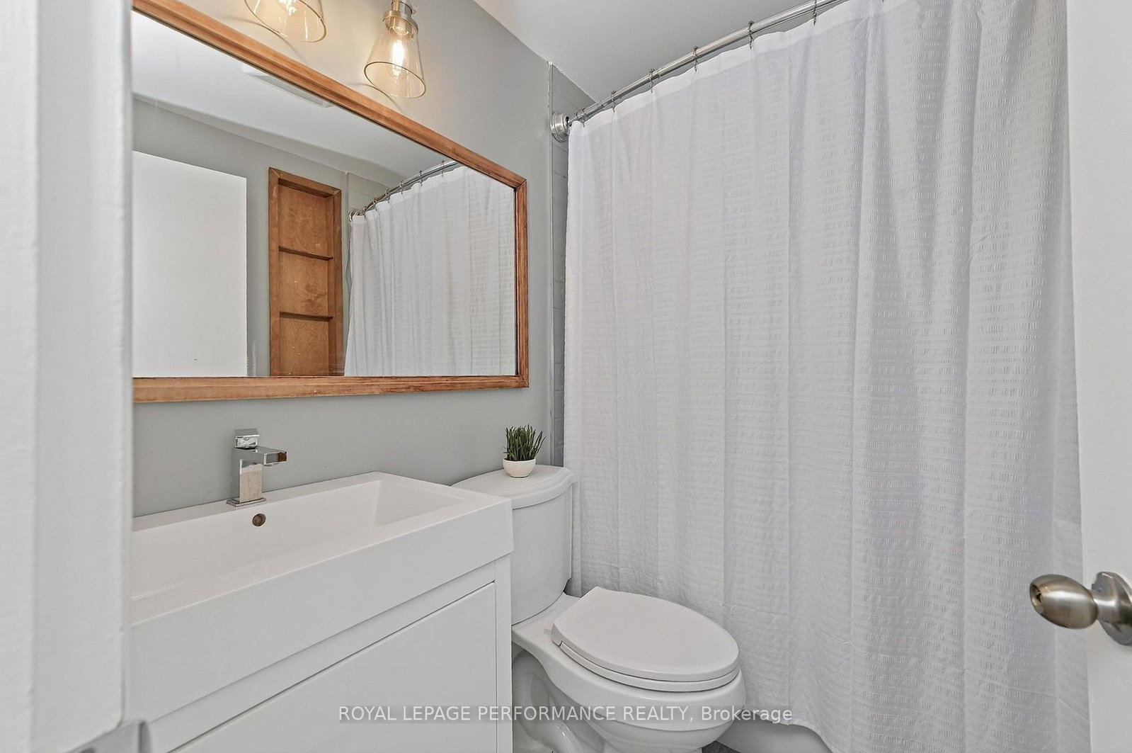 140 Begonia Avenue • Ottawa, ON photo 21