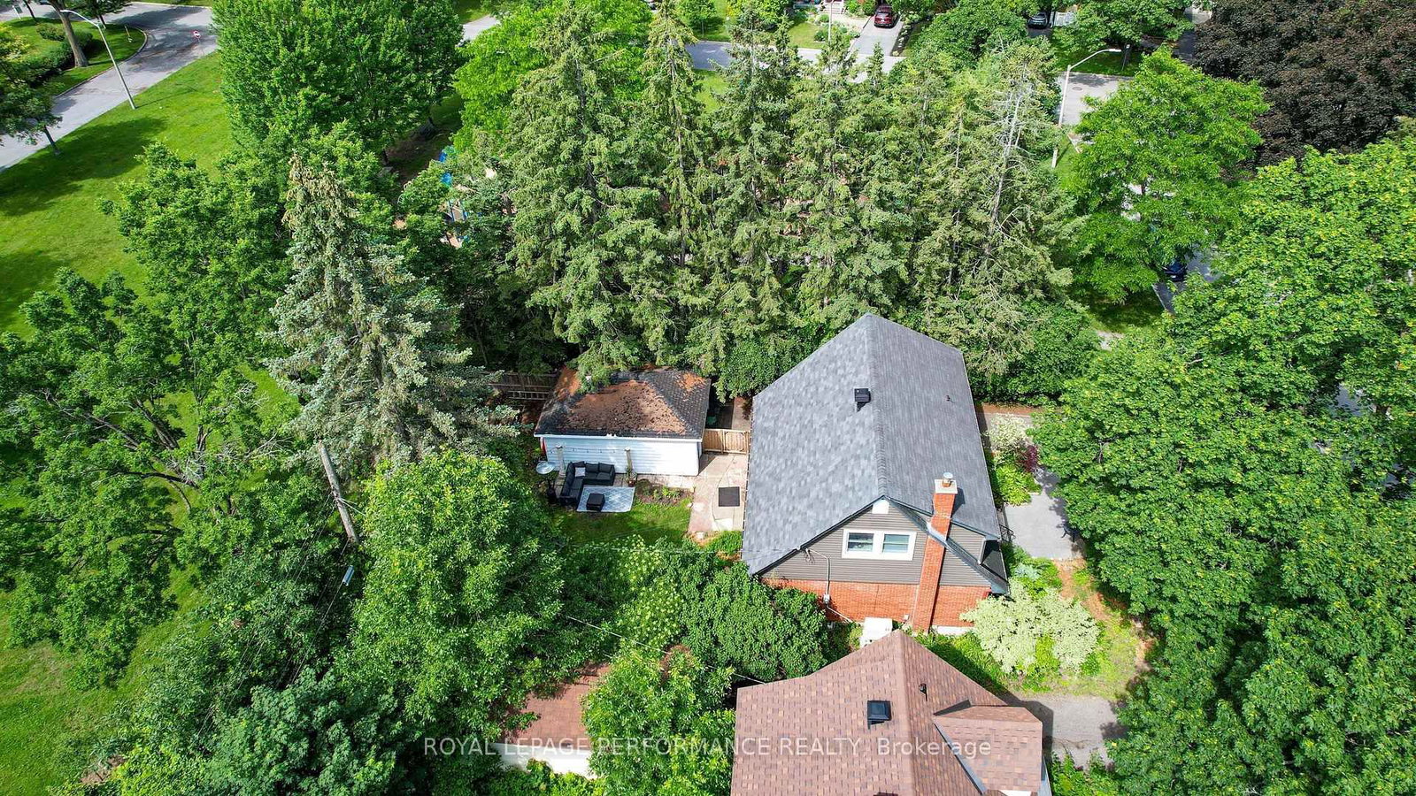 140 Begonia Avenue • Ottawa, ON photo 32