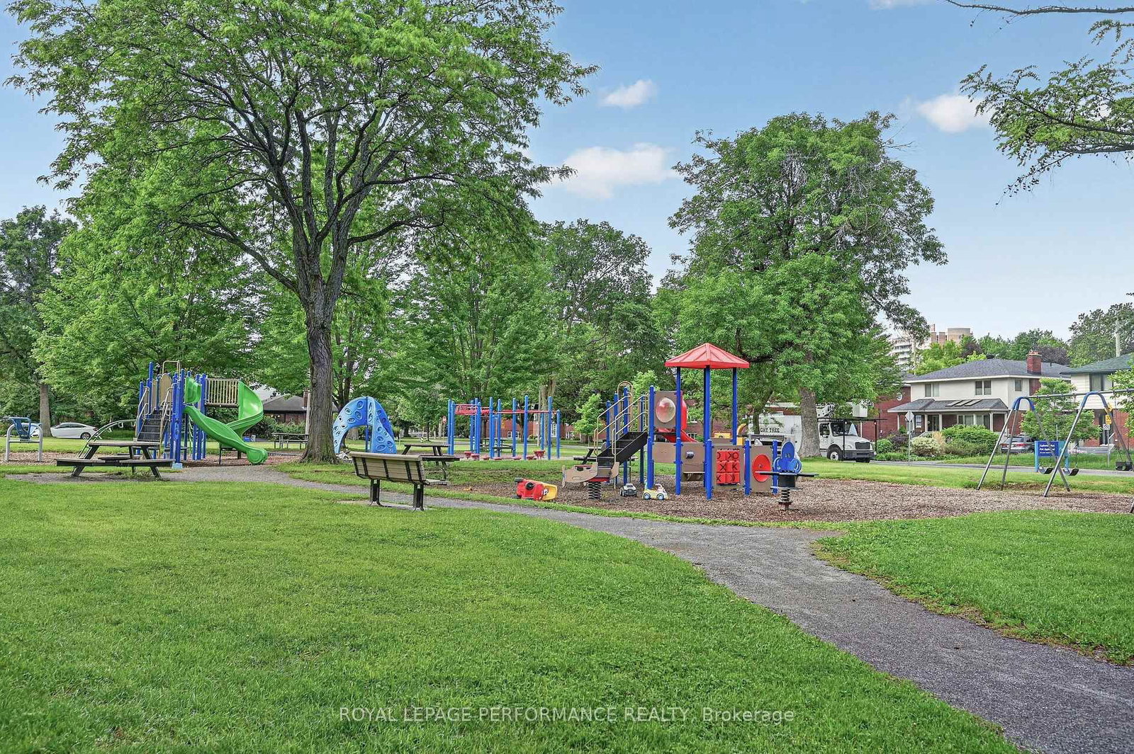 140 Begonia Avenue • Ottawa, ON photo 38