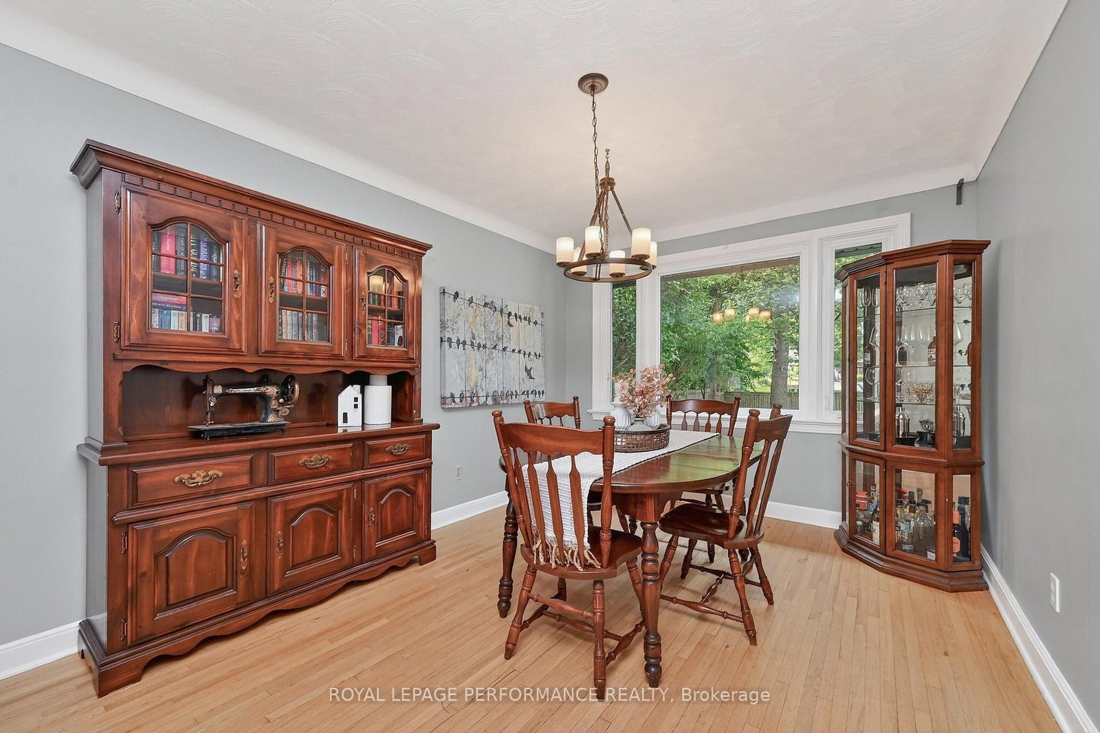 140 Begonia Avenue • Ottawa, ON photo 8
