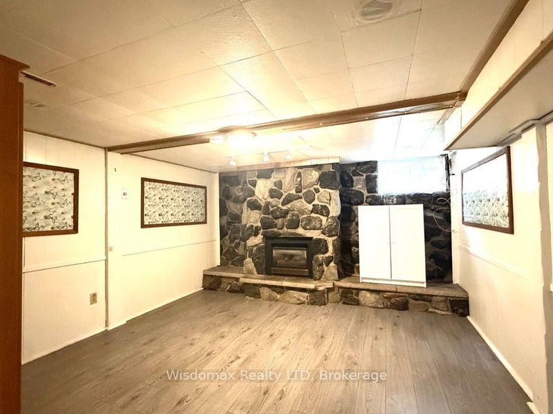 home for lease on BASEBENT-33 ADELENE Crescent
