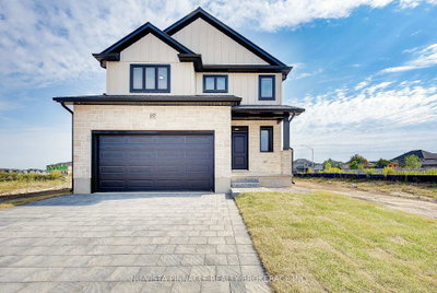 10 Woodmere Path