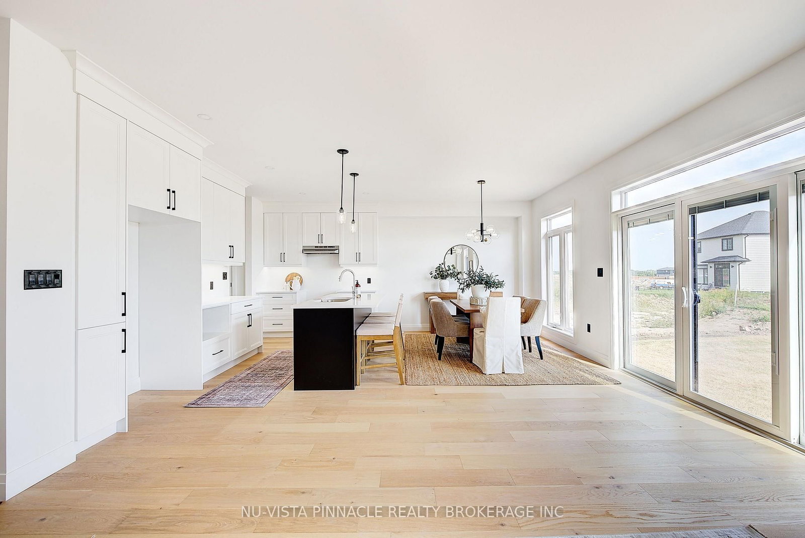 10 Woodmere Path • Middlesex Centre, ON photo 12