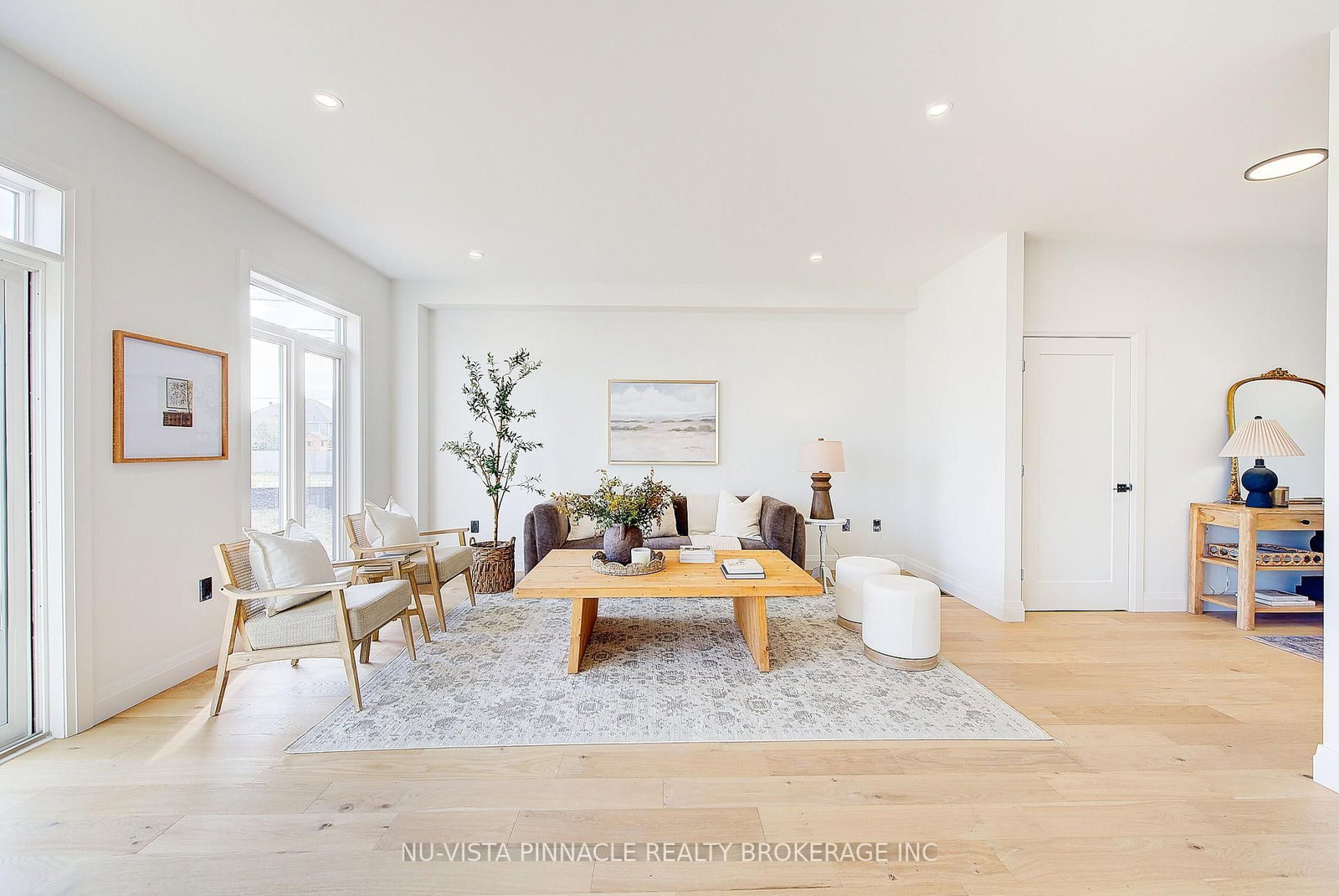 10 Woodmere Path • Middlesex Centre, ON photo 9