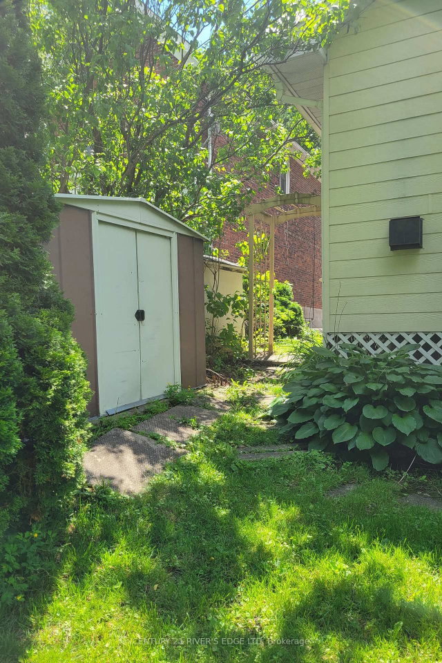 158 Pearl Street W