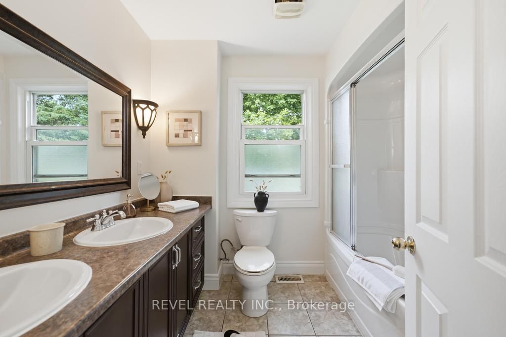 16 Carrington Court • Hamilton, ON photo 10
