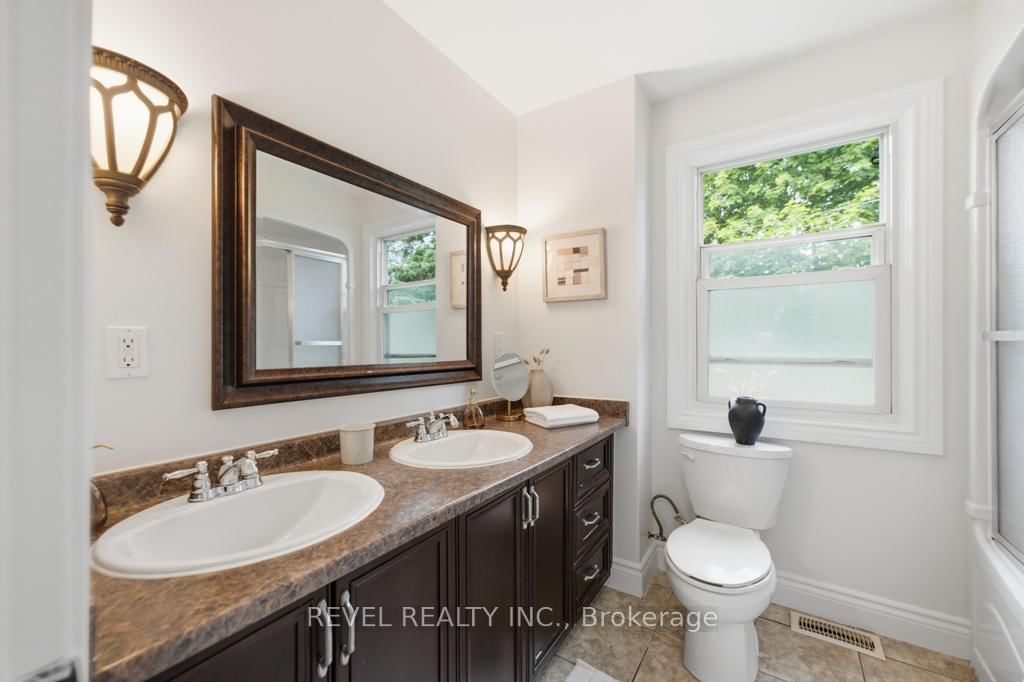 16 Carrington Court • Hamilton, ON photo 11