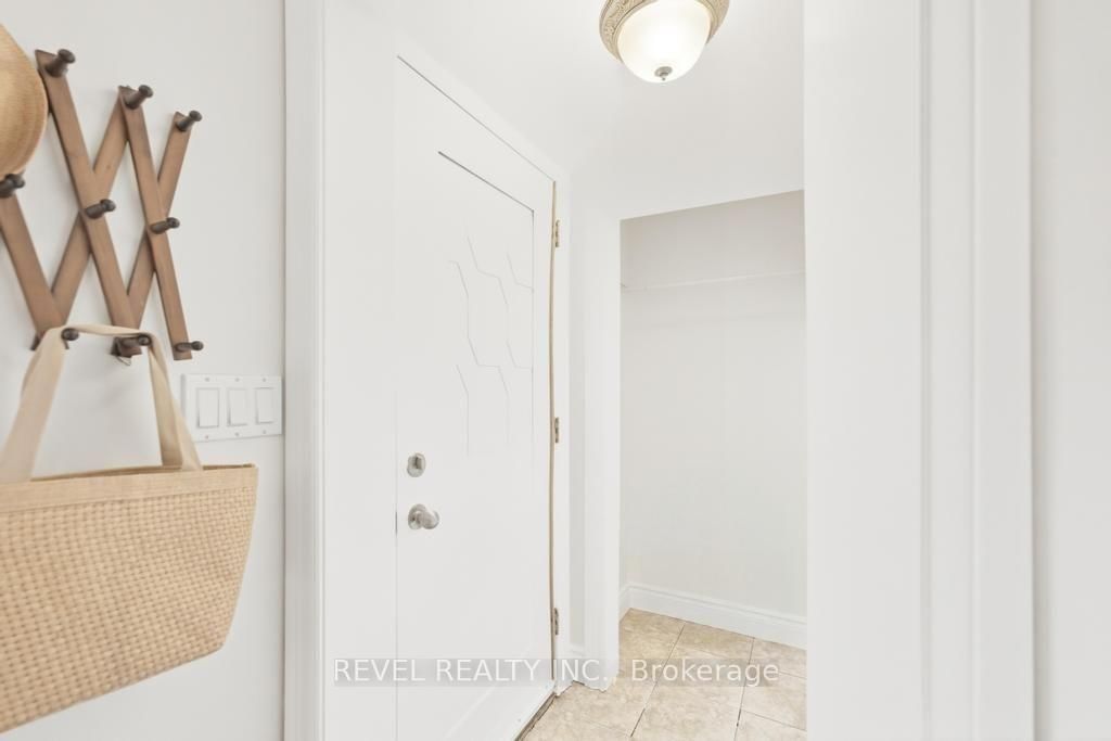 16 Carrington Court • Hamilton, ON photo 7