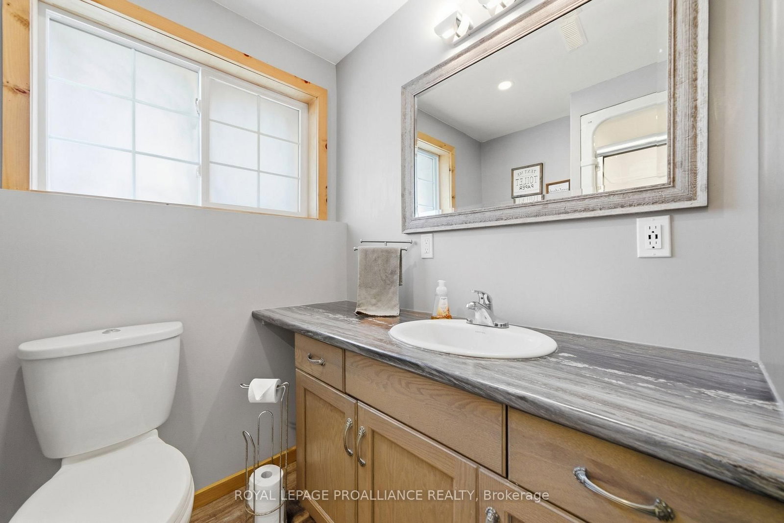 144 Centre Street • Deseronto, ON photo 35