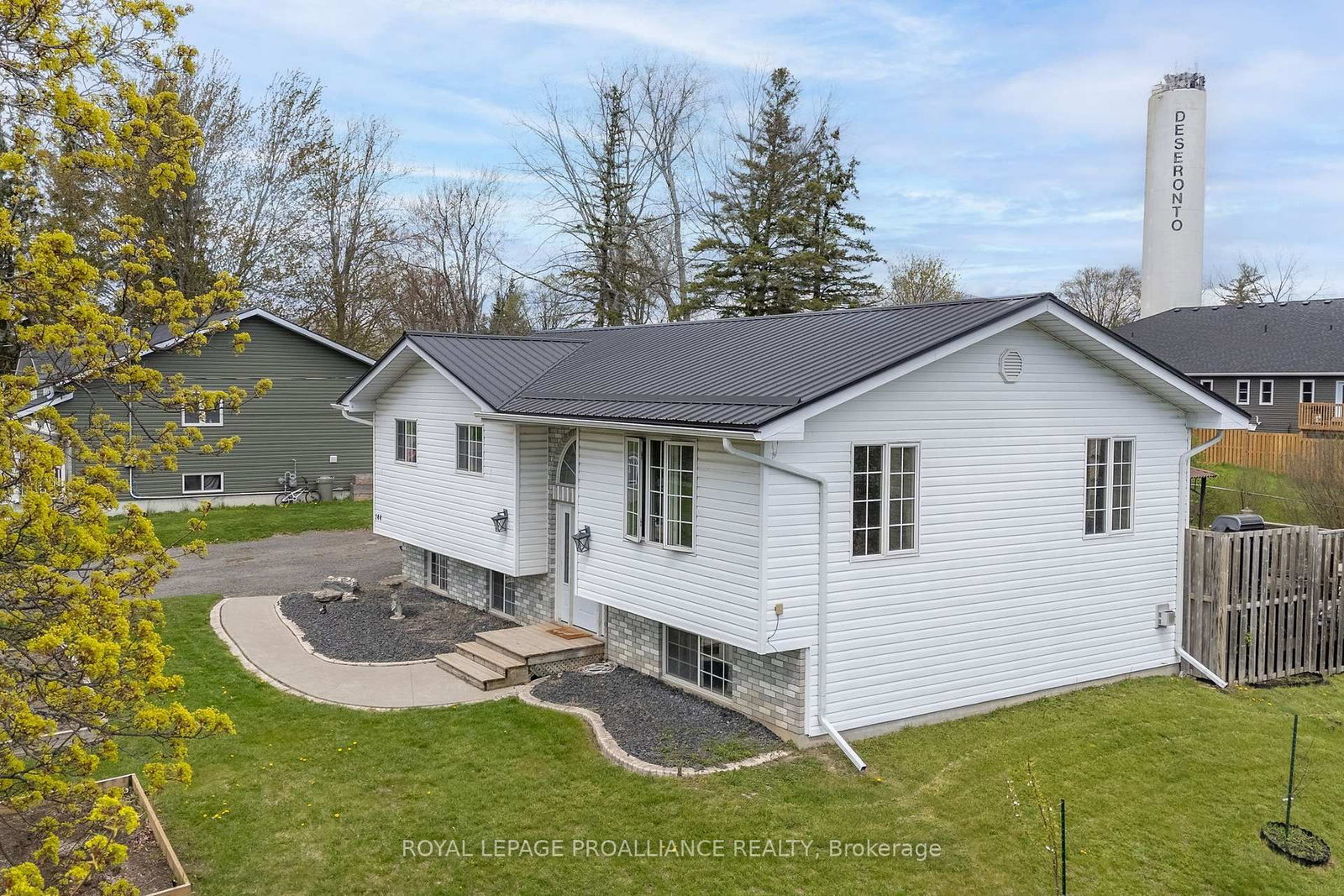 144 Centre Street • Deseronto, ON photo 4