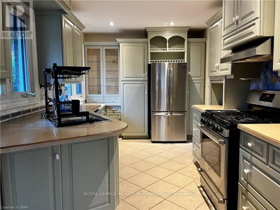 Unit Upper — 694 Niagara Street — more photos