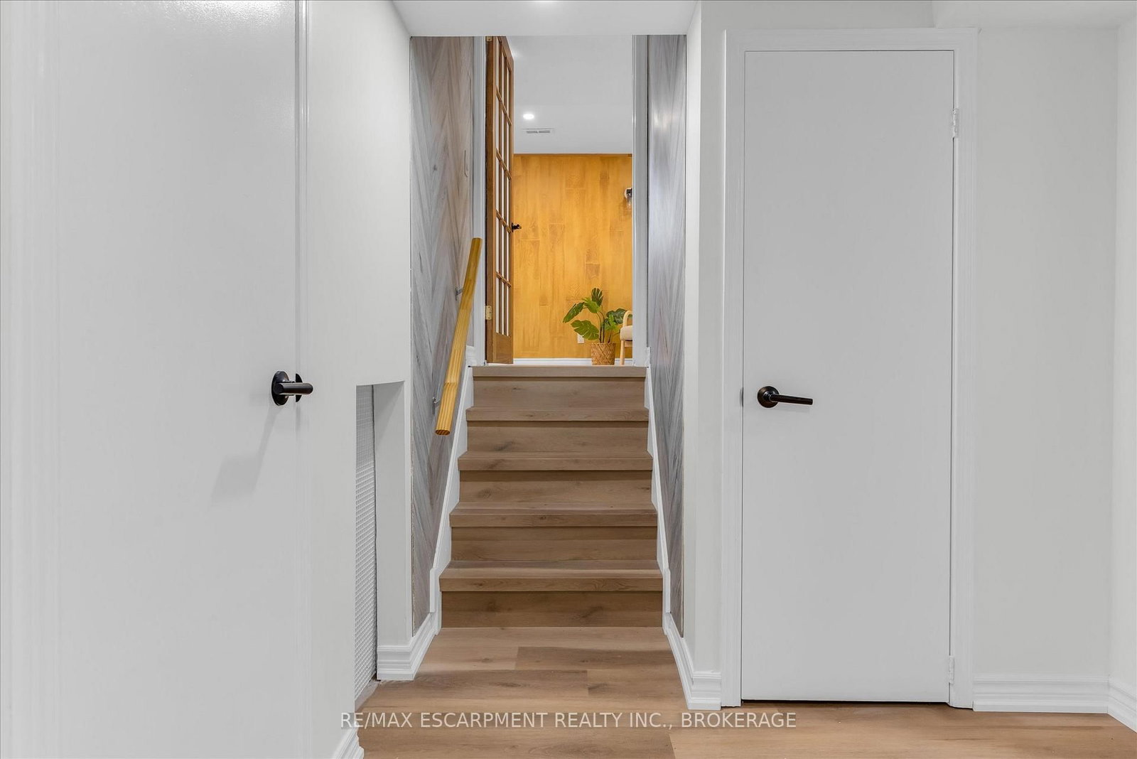 49 Grove Avenue • St. Catharines, ON photo 28