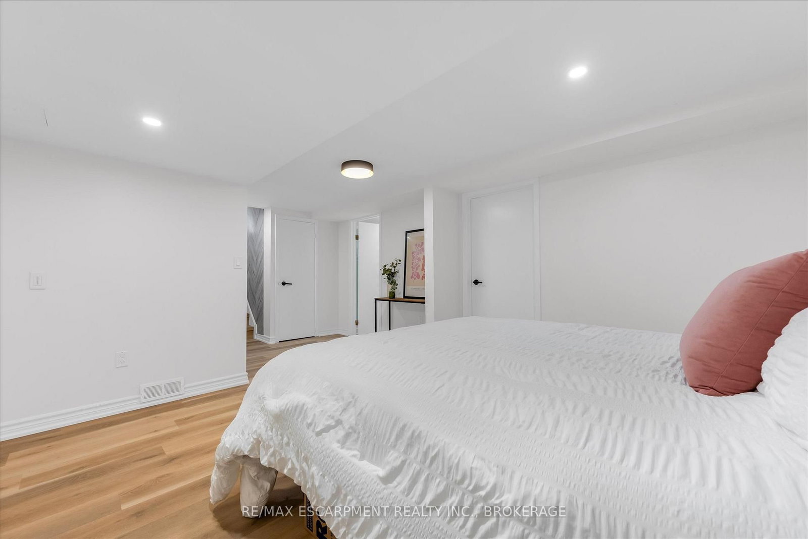 49 Grove Avenue • St. Catharines, ON photo 30
