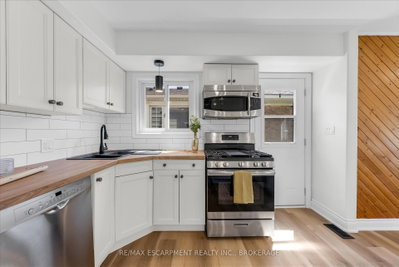 49 Grove Avenue • St. Catharines, ON photo 8
