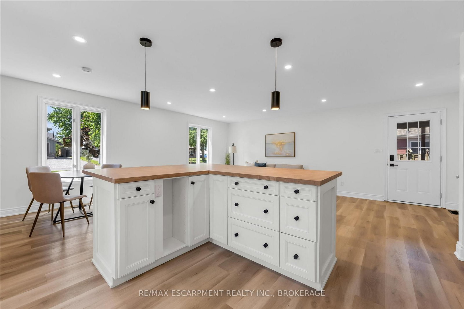 49 Grove Avenue • St. Catharines, ON photo 9