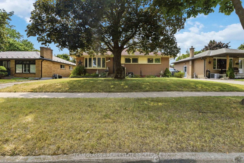 307 TWEEDSMUIR Avenue, London East