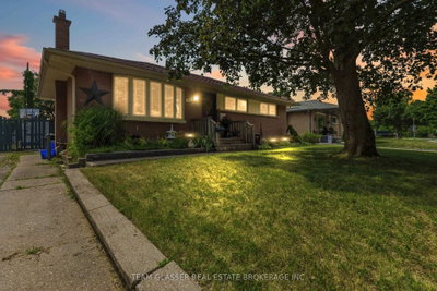 307 TWEEDSMUIR Avenue — photo 6