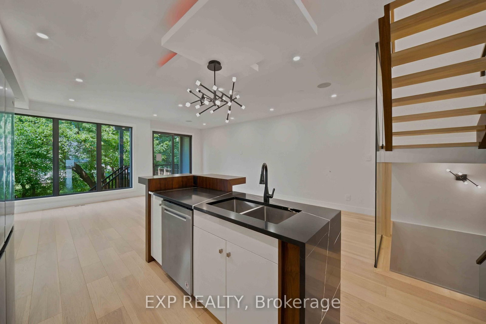 375 Madison Avenue • #B • Ottawa, ON photo 8