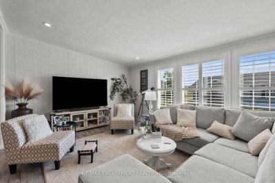 13 Hickory Hollow • Haldimand, ON photo 9