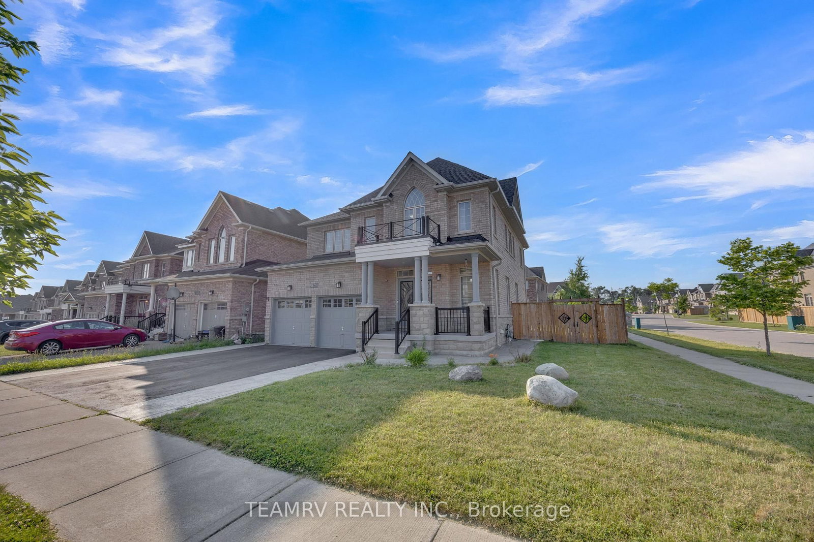 1161 Upper Thames Drive • Woodstock, ON photo 2