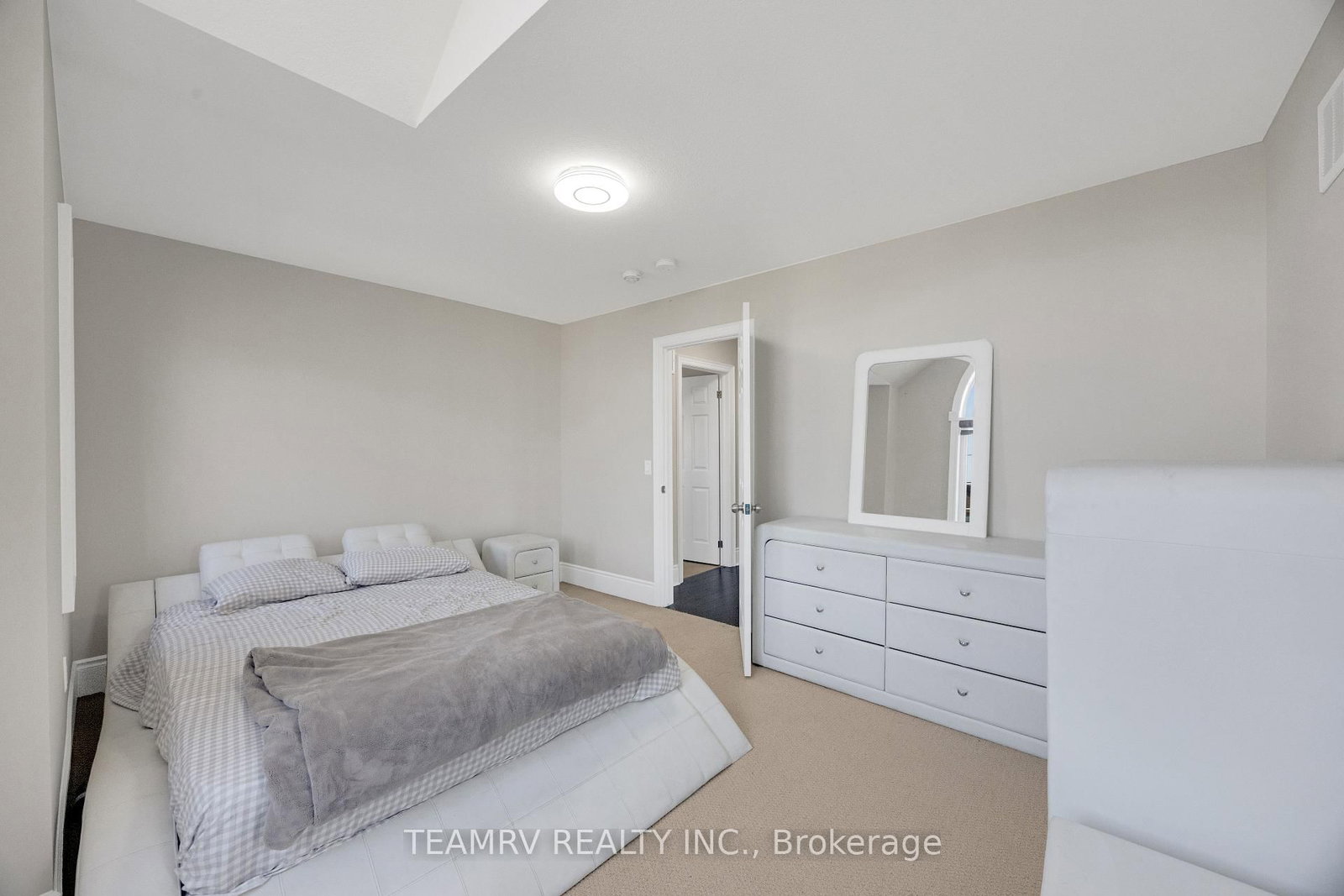 1161 Upper Thames Drive • Woodstock, ON photo 40