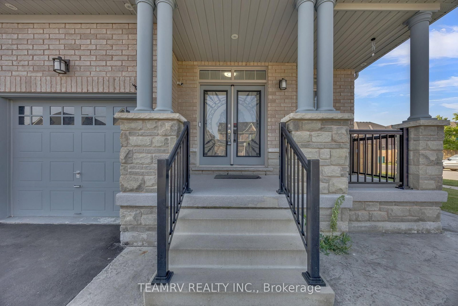 1161 Upper Thames Drive • Woodstock, ON photo 5