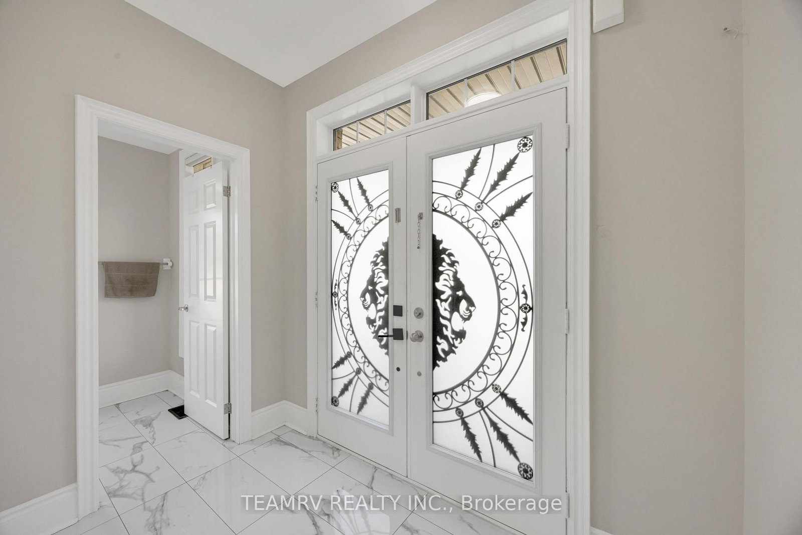 1161 Upper Thames Drive • Woodstock, ON photo 6